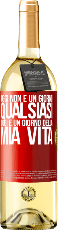 29,95 € | Vino bianco Edizione WHITE Oggi non è un giorno qualsiasi, oggi è un giorno della mia vita Etichetta Rossa. Etichetta personalizzabile Vino giovane Raccogliere 2024 Verdejo