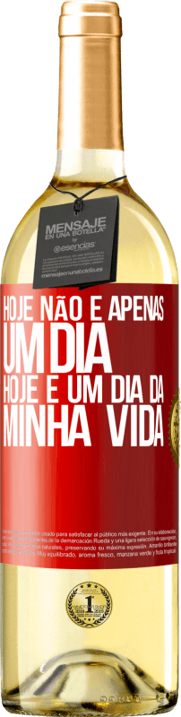 29,95 € | Vinho branco Edição WHITE Hoje não é apenas um dia, hoje é um dia da minha vida Etiqueta Vermelha. Etiqueta personalizável Vinho jovem Colheita 2024 Verdejo