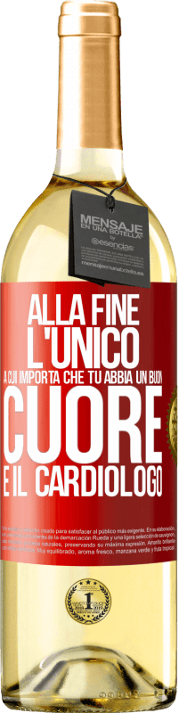 Spedizione Gratuita | Vino bianco Edizione WHITE Alla fine, l'unico a cui importa che tu abbia un buon cuore è il cardiologo Etichetta Rossa. Etichetta personalizzabile Vino giovane Raccogliere 2023 Verdejo