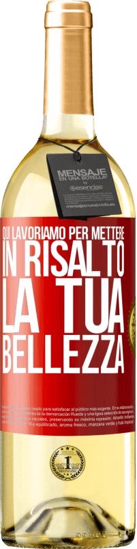 29,95 € Spedizione Gratuita | Vino bianco Edizione WHITE Qui lavoriamo per mettere in risalto la tua bellezza Etichetta Rossa. Etichetta personalizzabile Vino giovane Raccogliere 2025 Verdejo