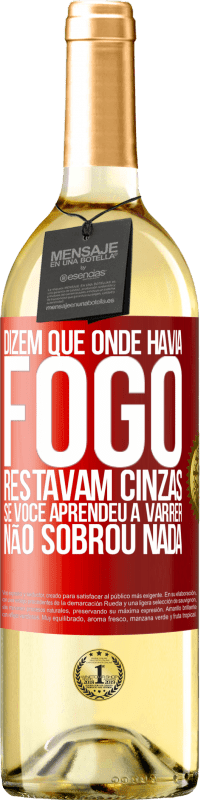 29,95 € Envio grátis | Vinho branco Edição WHITE Dizem que onde havia fogo, restavam cinzas. Se você aprendeu a varrer, não sobrou nada Etiqueta Vermelha. Etiqueta personalizável Vinho jovem Colheita 2025 Verdejo