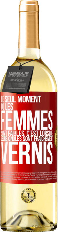 Envoi gratuit | Vin blanc Édition WHITE Le seul moment où les femmes sont faibles, c'est lorsque leurs ongles sont fraîchement vernis Étiquette Rouge. Étiquette personnalisable Vin jeune Récolte 2023 Verdejo