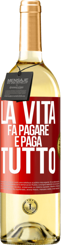 29,95 € Spedizione Gratuita | Vino bianco Edizione WHITE La vita fa pagare e paga tutto Etichetta Rossa. Etichetta personalizzabile Vino giovane Raccogliere 2025 Verdejo