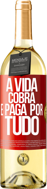 Envio grátis | Vinho branco Edição WHITE A vida cobra e paga por tudo Etiqueta Vermelha. Etiqueta personalizável Vinho jovem Colheita 2023 Verdejo