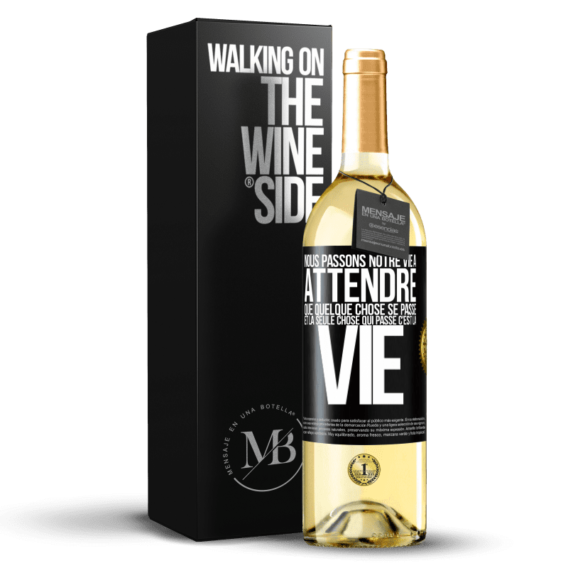 29,95 € Envoi gratuit | Vin blanc Édition WHITE Nous passons notre vie à attendre que quelque chose se passe et la seule chose qui passe c'est la vie Étiquette Noire. Étiquette personnalisable Vin jeune Récolte 2025 Verdejo