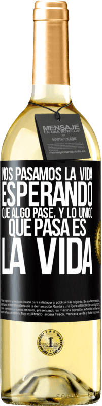 29,95 € | Vino Blanco Edición WHITE Nos pasamos la vida esperando que algo pase, y lo único que pasa es la vida Etiqueta Negra. Etiqueta personalizable Vino joven Cosecha 2024 Verdejo