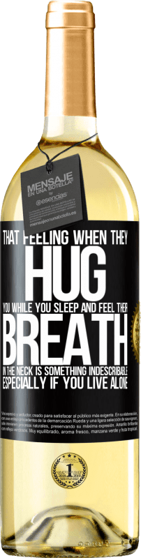 29,95 € | Белое вино Издание WHITE То чувство, когда они обнимают тебя, пока ты спишь и чувствуешь свое дыхание в шее, является чем-то неописуемым. Особенно Черная метка. Настраиваемая этикетка Молодое вино Урожай 2023 Verdejo