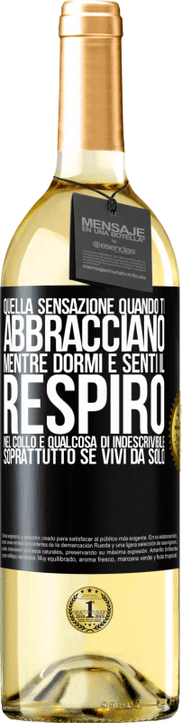 29,95 € Spedizione Gratuita | Vino bianco Edizione WHITE Quella sensazione quando ti abbracciano mentre dormi e senti il ​​respiro nel collo, è qualcosa di indescrivibile Etichetta Nera. Etichetta personalizzabile Vino giovane Raccogliere 2023 Verdejo