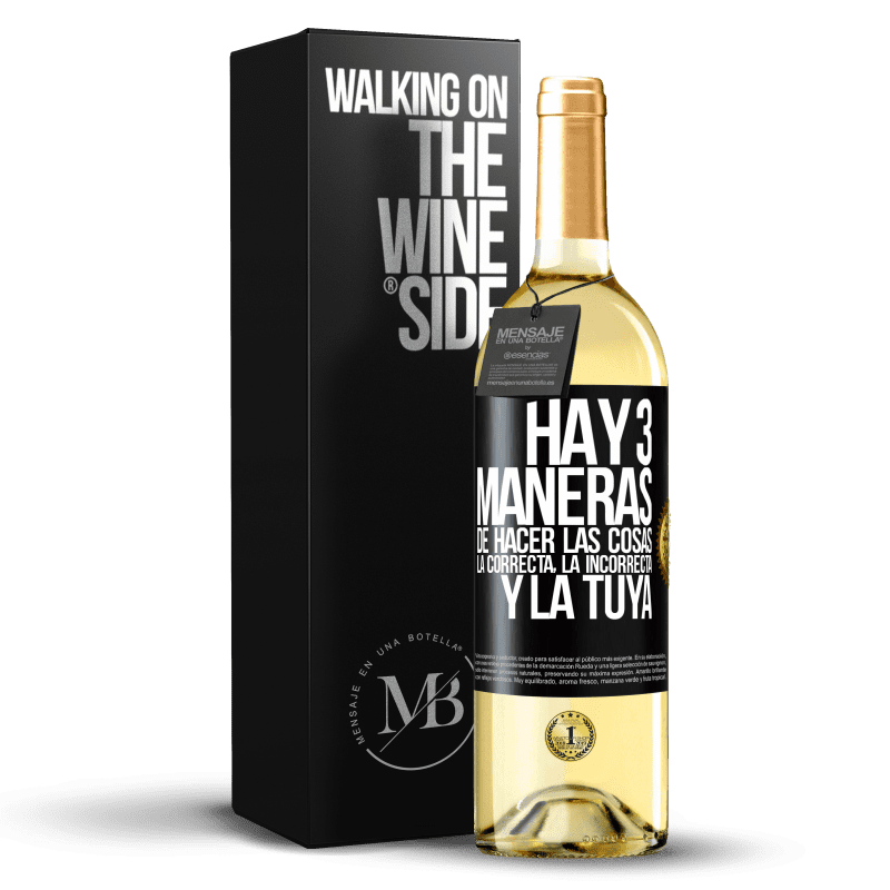 29,95 € Envío gratis | Vino Blanco Edición WHITE Hay tres maneras de hacer las cosas: la correcta, la incorrecta y la tuya Etiqueta Negra. Etiqueta personalizable Vino joven Cosecha 2024 Verdejo