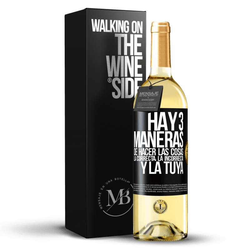 29,95 € Envío gratis | Vino Blanco Edición WHITE Hay tres maneras de hacer las cosas: la correcta, la incorrecta y la tuya Etiqueta Negra. Etiqueta personalizable Vino joven Cosecha 2025 Verdejo