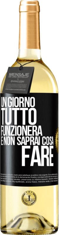 29,95 € Spedizione Gratuita | Vino bianco Edizione WHITE Un giorno tutto funzionerà e non saprai cosa fare Etichetta Nera. Etichetta personalizzabile Vino giovane Raccogliere 2024 Verdejo