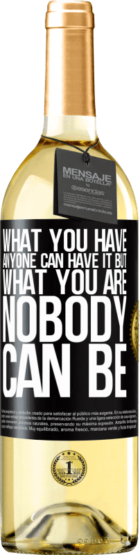 29,95 € | Белое вино Издание WHITE То, что у вас есть у кого-то, может быть, но тем, кем вы являетесь, никто не может быть Черная метка. Настраиваемая этикетка Молодое вино Урожай 2023 Verdejo