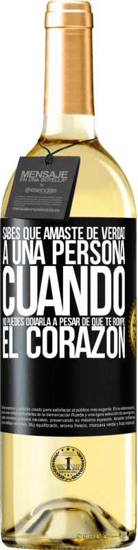 29,95 € | Vino Blanco Edición WHITE Sabes que amaste de verdad a una persona cuando no puedes odiarla a pesar de que te rompió el corazón Etiqueta Negra. Etiqueta personalizable Vino joven Cosecha 2024 Verdejo