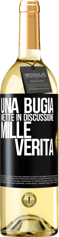 29,95 € Spedizione Gratuita | Vino bianco Edizione WHITE Una bugia mette in discussione mille verità Etichetta Nera. Etichetta personalizzabile Vino giovane Raccogliere 2023 Verdejo