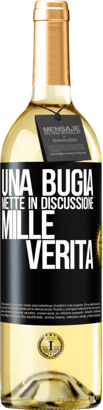 29,95 € Spedizione Gratuita | Vino bianco Edizione WHITE Una bugia mette in discussione mille verità Etichetta Nera. Etichetta personalizzabile Vino giovane Raccogliere 2025 Verdejo