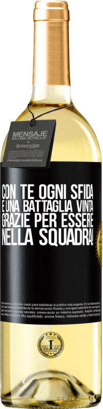 29,95 € Spedizione Gratuita | Vino bianco Edizione WHITE Con te ogni sfida è una battaglia vinta. Grazie per essere nella squadra! Etichetta Nera. Etichetta personalizzabile Vino giovane Raccogliere 2023 Verdejo