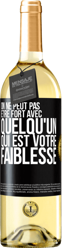 29,95 € Envoi gratuit | Vin blanc Édition WHITE On ne peut pas être fort avec quelqu'un qui est votre faiblesse Étiquette Noire. Étiquette personnalisable Vin jeune Récolte 2025 Verdejo