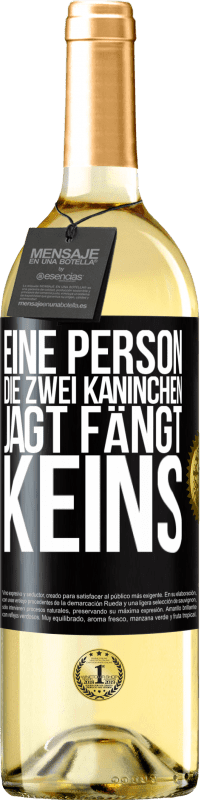 29,95 € Kostenloser Versand | Weißwein WHITE Ausgabe Eine Person, die zwei Kaninchen jagt, fängt keins Schwarzes Etikett. Anpassbares Etikett Junger Wein Ernte 2024 Verdejo