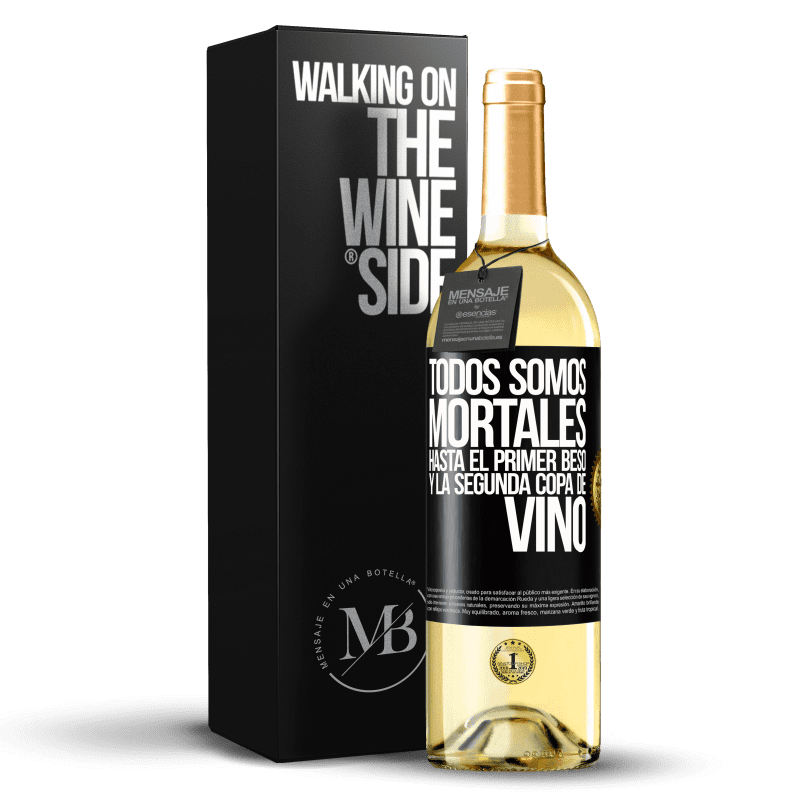 29,95 € Envío gratis | Vino Blanco Edición WHITE Todos somos mortales hasta el primer beso y la segunda copa de vino Etiqueta Negra. Etiqueta personalizable Vino joven Cosecha 2024 Verdejo