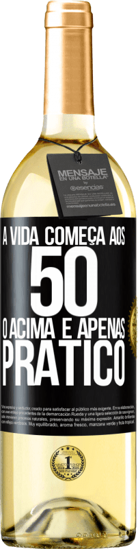 29,95 € Envio grátis | Vinho branco Edição WHITE A vida começa aos 50 anos, o acima é apenas prático Etiqueta Preta. Etiqueta personalizável Vinho jovem Colheita 2024 Verdejo