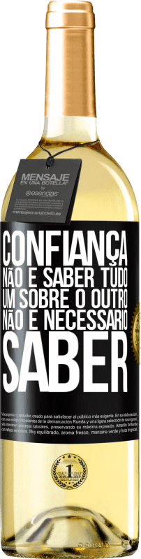 29,95 € | Vinho branco Edição WHITE Confiança não é saber tudo um sobre o outro. Não é necessário saber Etiqueta Preta. Etiqueta personalizável Vinho jovem Colheita 2025 Verdejo