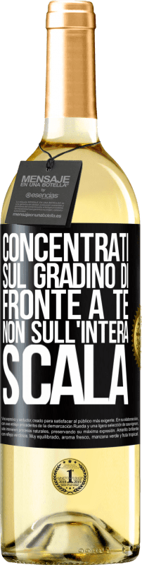 29,95 € | Vino bianco Edizione WHITE Concentrati sul gradino di fronte a te, non sull'intera scala Etichetta Nera. Etichetta personalizzabile Vino giovane Raccogliere 2024 Verdejo