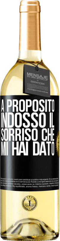 29,95 € Spedizione Gratuita | Vino bianco Edizione WHITE A proposito, indosso il sorriso che mi hai dato Etichetta Nera. Etichetta personalizzabile Vino giovane Raccogliere 2025 Verdejo