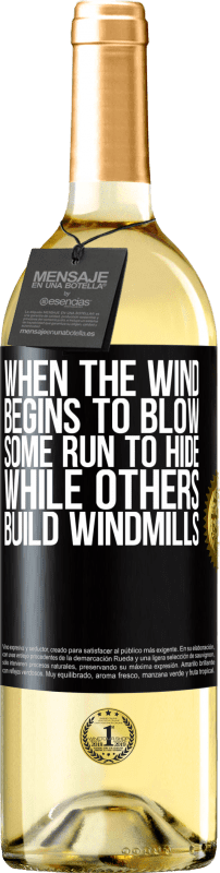 29,95 € | White Wine WHITE Edition When the wind begins to blow, some run to hide, while others build windmills Black Label. Customizable label Young wine Harvest 2024 Verdejo