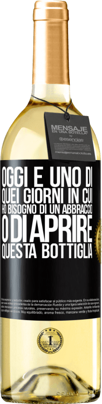 29,95 € | Vino bianco Edizione WHITE Oggi è uno di quei giorni in cui ho bisogno di un abbraccio o di aprire questa bottiglia Etichetta Nera. Etichetta personalizzabile Vino giovane Raccogliere 2025 Verdejo