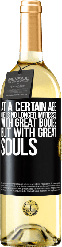 29,95 € | White Wine WHITE Edition At a certain age one is no longer impressed with great bodies, but with great souls Black Label. Customizable label Young wine Harvest 2023 Verdejo