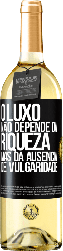 29,95 € | Vinho branco Edição WHITE O luxo não depende da riqueza, mas da ausência de vulgaridade Etiqueta Preta. Etiqueta personalizável Vinho jovem Colheita 2023 Verdejo