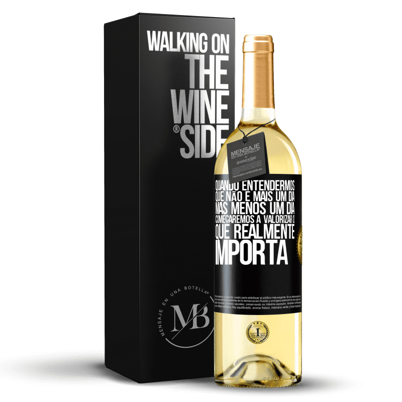 29,95 € Envio grátis | Vinho branco Edição WHITE Quando entendermos que não é mais um dia, mas menos um dia, começaremos a valorizar o que realmente importa Etiqueta Preta. Etiqueta personalizável Vinho jovem Colheita 2025 Verdejo