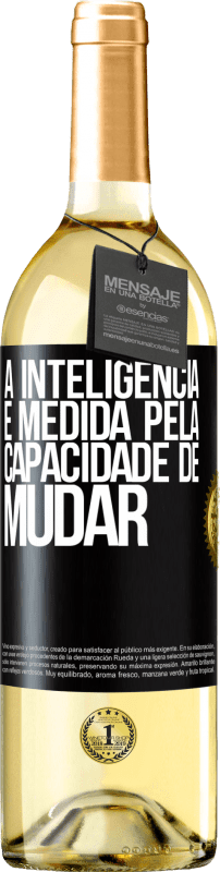 29,95 € Envio grátis | Vinho branco Edição WHITE A inteligência é medida pela capacidade de mudar Etiqueta Preta. Etiqueta personalizável Vinho jovem Colheita 2023 Verdejo