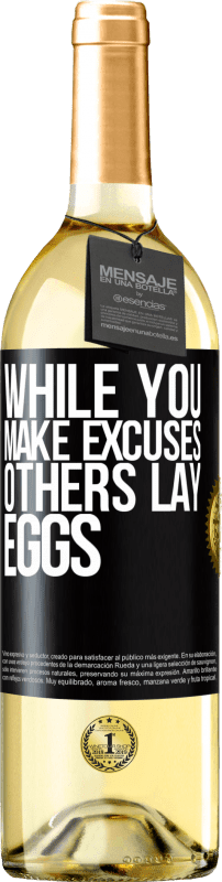 29,95 € | Белое вино Издание WHITE Пока вы оправдываетесь, другие откладывают яйца Черная метка. Настраиваемая этикетка Молодое вино Урожай 2023 Verdejo