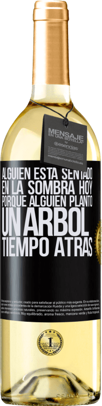 29,95 € | Vino Blanco Edición WHITE Alguien está sentado en la sombra hoy, porque alguien plantó un árbol tiempo atrás Etiqueta Negra. Etiqueta personalizable Vino joven Cosecha 2024 Verdejo