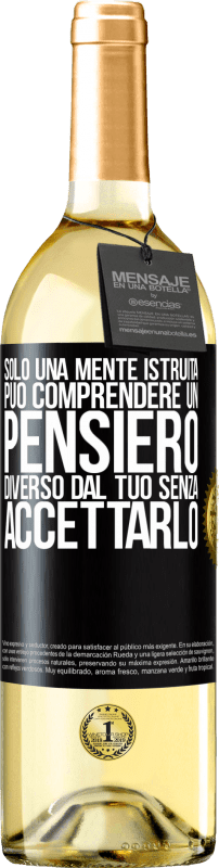 29,95 € Spedizione Gratuita | Vino bianco Edizione WHITE Solo una mente istruita può comprendere un pensiero diverso dal tuo senza accettarlo Etichetta Nera. Etichetta personalizzabile Vino giovane Raccogliere 2025 Verdejo