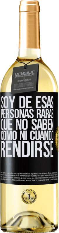 29,95 € Envío gratis | Vino Blanco Edición WHITE Soy de esas personas raras que no saben cómo ni cuándo rendirse Etiqueta Negra. Etiqueta personalizable Vino joven Cosecha 2025 Verdejo