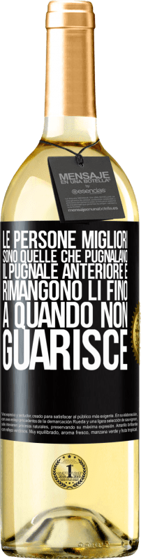 Spedizione Gratuita | Vino bianco Edizione WHITE Le persone migliori sono quelle che pugnalano il pugnale anteriore e rimangono lì fino a quando non guarisce Etichetta Nera. Etichetta personalizzabile Vino giovane Raccogliere 2023 Verdejo