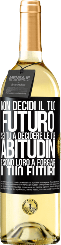 29,95 € Spedizione Gratuita | Vino bianco Edizione WHITE Non decidi il tuo futuro. Sei tu a decidere le tue abitudini e sono loro a forgiare il tuo futuro Etichetta Nera. Etichetta personalizzabile Vino giovane Raccogliere 2025 Verdejo