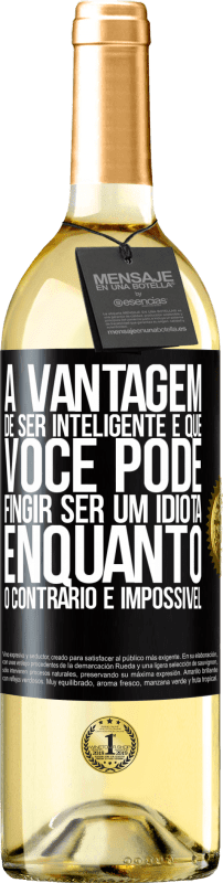29,95 € | Vinho branco Edição WHITE A vantagem de ser inteligente é que você pode fingir ser um idiota, enquanto o contrário é impossível Etiqueta Preta. Etiqueta personalizável Vinho jovem Colheita 2025 Verdejo