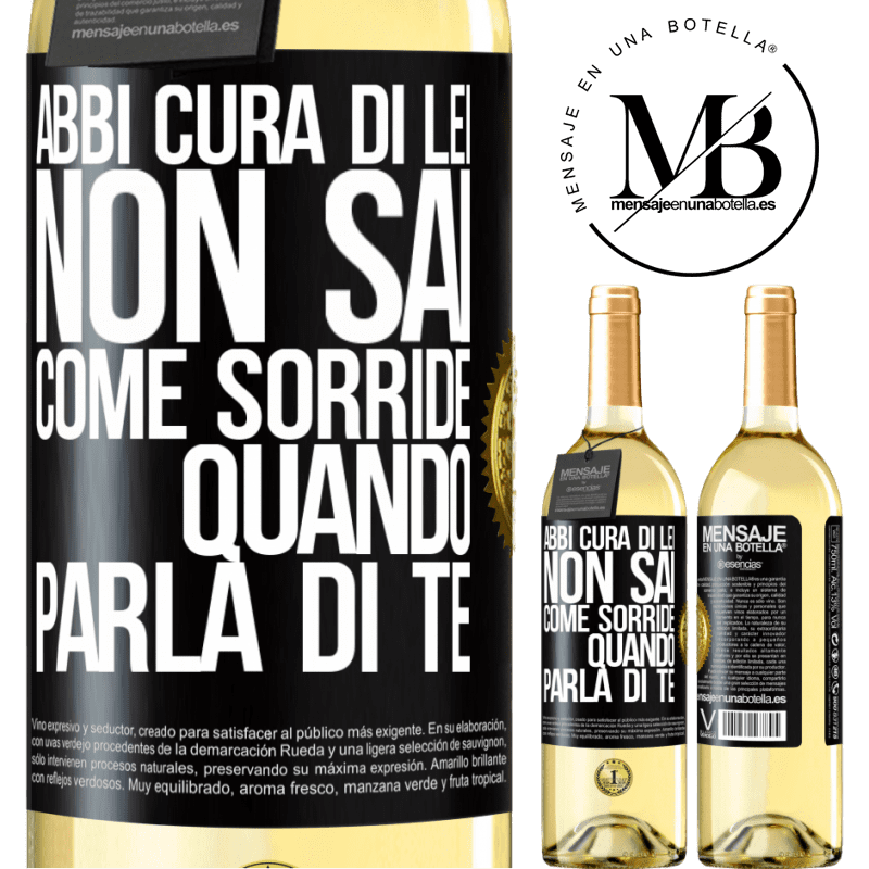 29,95 € Spedizione Gratuita | Vino bianco Edizione WHITE Abbi cura di lei. Non sai come sorride quando parla di te Etichetta Nera. Etichetta personalizzabile Vino giovane Raccogliere 2024 Verdejo