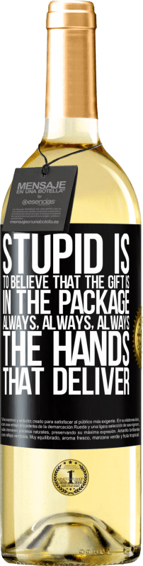 29,95 € | White Wine WHITE Edition Stupid is to believe that the gift is in the package. Always, always, always the hands that deliver Black Label. Customizable label Young wine Harvest 2024 Verdejo