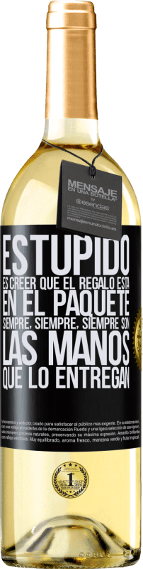 29,95 € Envío gratis | Vino Blanco Edición WHITE Estúpido es creer que el regalo está en el paquete. Siempre, siempre, siempre son las manos que lo entregan Etiqueta Negra. Etiqueta personalizable Vino joven Cosecha 2025 Verdejo