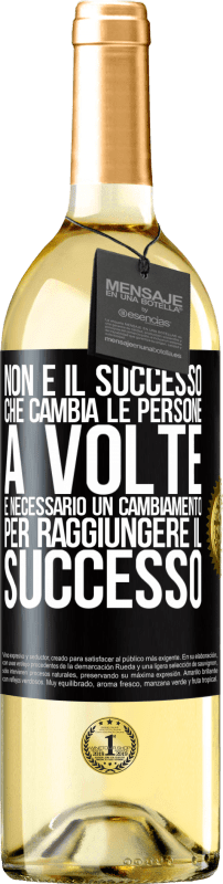 29,95 € | Vino bianco Edizione WHITE Non è il successo che cambia le persone. A volte è necessario un cambiamento per raggiungere il successo Etichetta Nera. Etichetta personalizzabile Vino giovane Raccogliere 2024 Verdejo