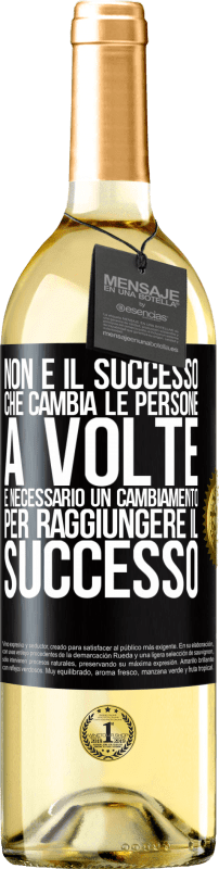 29,95 € Spedizione Gratuita | Vino bianco Edizione WHITE Non è il successo che cambia le persone. A volte è necessario un cambiamento per raggiungere il successo Etichetta Nera. Etichetta personalizzabile Vino giovane Raccogliere 2025 Verdejo