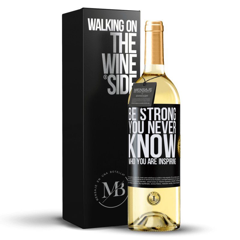 29,95 € Kostenloser Versand | Weißwein WHITE Ausgabe Be strong. You never know who you are inspiring Schwarzes Etikett. Anpassbares Etikett Junger Wein Ernte 2024 Verdejo