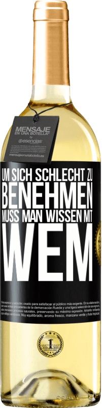 29,95 € | Weißwein WHITE Ausgabe Um sich schlecht zu benehmen muss man wissen mit wem Schwarzes Etikett. Anpassbares Etikett Junger Wein Ernte 2024 Verdejo