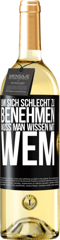 29,95 € Kostenloser Versand | Weißwein WHITE Ausgabe Um sich schlecht zu benehmen muss man wissen mit wem Schwarzes Etikett. Anpassbares Etikett Junger Wein Ernte 2025 Verdejo