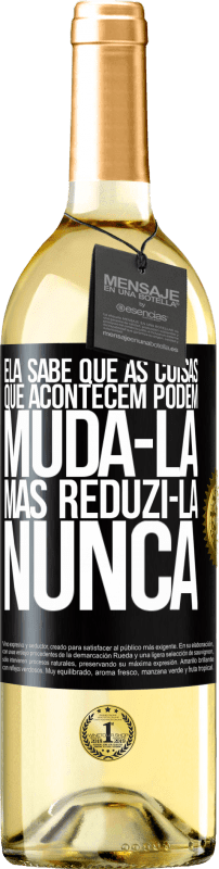 29,95 € | Vinho branco Edição WHITE Ela sabe que as coisas que acontecem podem mudá-la, mas reduzi-la, nunca Etiqueta Preta. Etiqueta personalizável Vinho jovem Colheita 2024 Verdejo