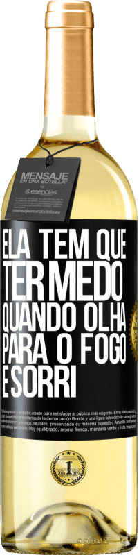 29,95 € | Vinho branco Edição WHITE Ela tem que ter medo quando olha para o fogo e sorri Etiqueta Preta. Etiqueta personalizável Vinho jovem Colheita 2023 Verdejo